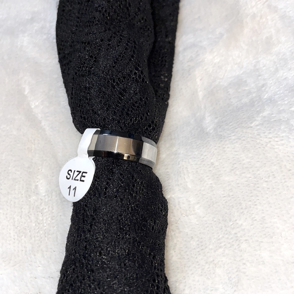 Men’s silver/black band
